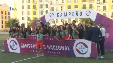 Equipa Feminina Damaiense Festeja Título Campeão Nacional II Divisão em Dia de Tomada de Posse