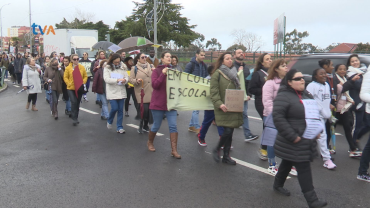 Professores Marcham pela Defesa da Escola Pública