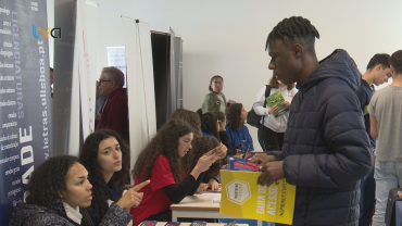 ES Fernando Namora Ajuda Jovens na Escolha do Seu Futuro