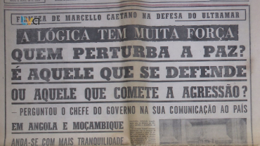 Exposição Reúne Jornais, Cartazes e Livros para Relembrar 25 de Abril