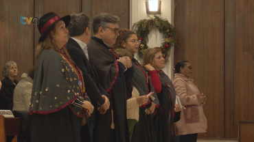 Confraria Amadora Distribui Vinho Quente e Pão de Ló e Entroniza Novos Membros