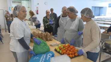 Beneficiários Apoio Alimentar AmaSénior Recebem Refeição Solidária