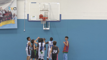 Crianças Celebram o seu Dia a Praticar Basquetebol