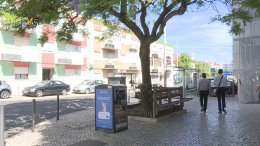 Papeleiras Inteligentes na Venteira Ajudam a Manter Espaço Mais Limpo