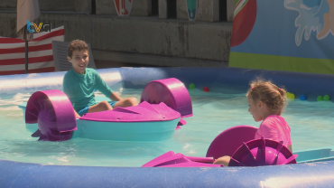 Crianças e Jovens Divertem-se no Aqua Fun na Encosta do Sol