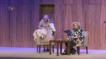 Seniores Divertem-se com a Peça "Lar Doce Lar"