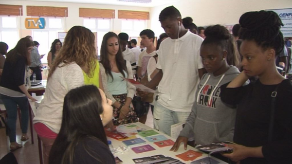 Mostra de Cursos e Profissões para Combater Abandono Escolar