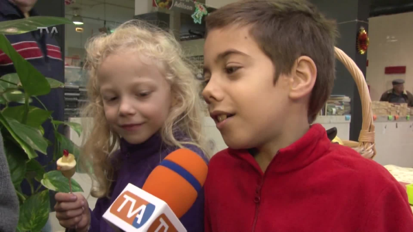 Crianças Aprendem a fazer Popeco de Neve