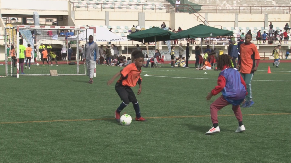 Cerca de 700 Alunos Jogam Futebol nos Jogos Juvenis Escolares