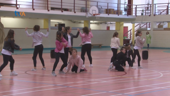 Egzit Convida Amigos e Celebram a Dança