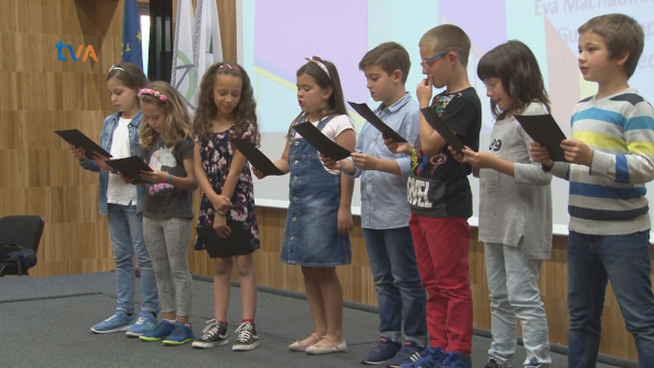 Agrup. Escolas Amadora Oeste Edita Livro com Trabalhos de Alunos