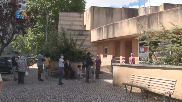 Utentes Centro Saúde Brandoa Pedem Requalificação do Edifício e Mais Médicos